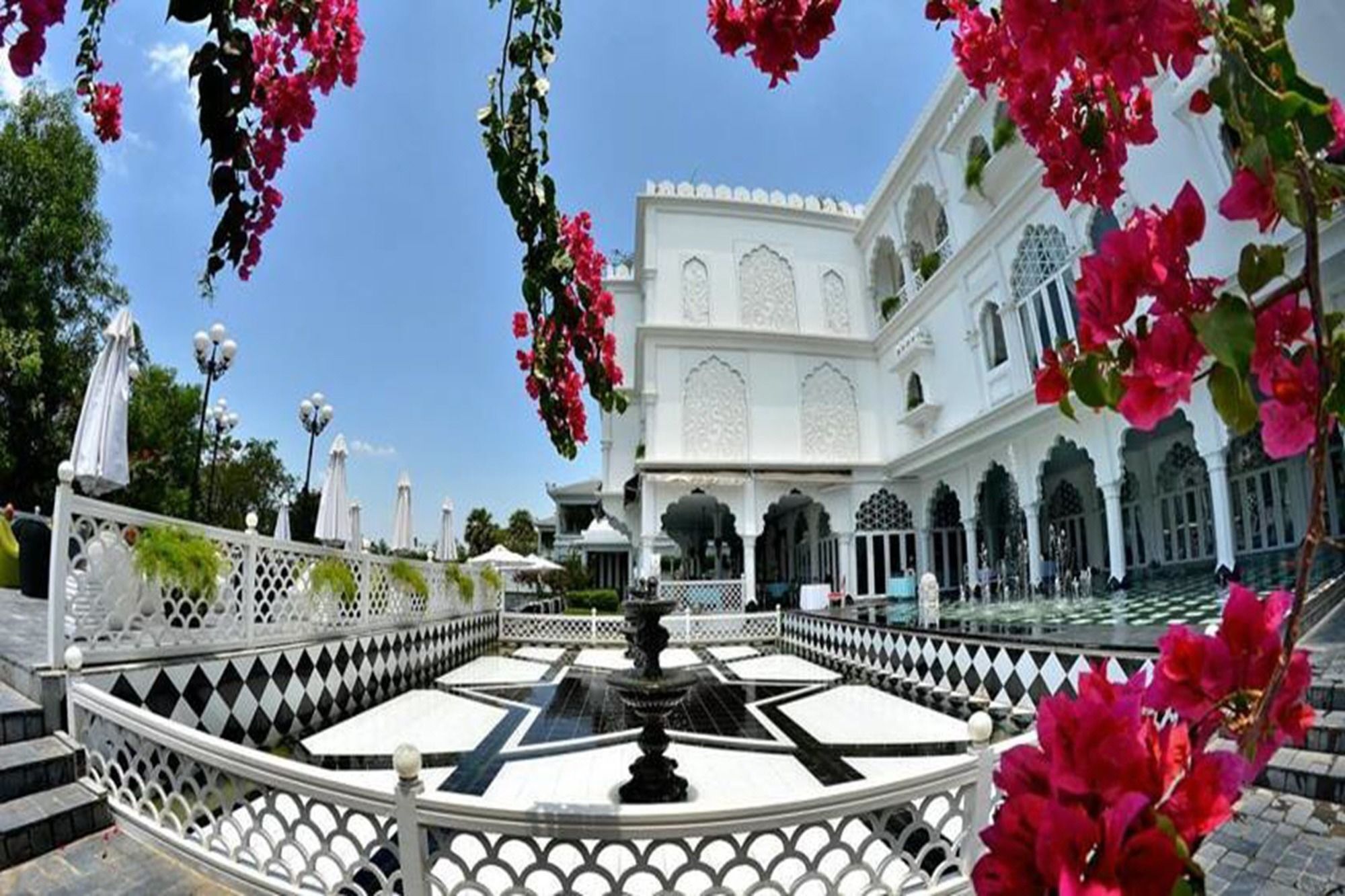 Chloe Gallery Ho Chi Minh City Exterior photo